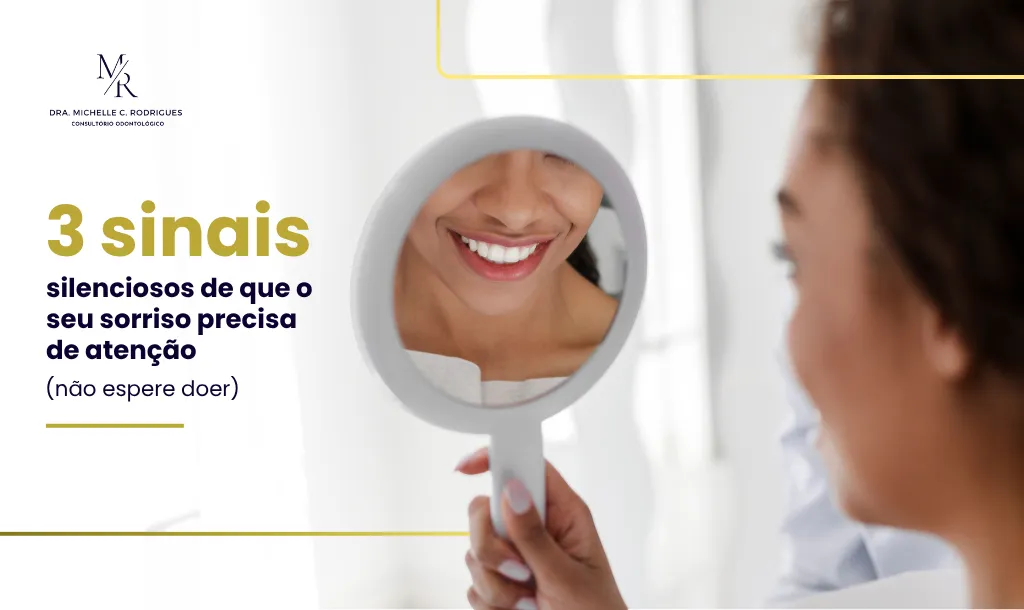 Mulher no espelho com a legenda 3 sinais de problemas dentários sem dor